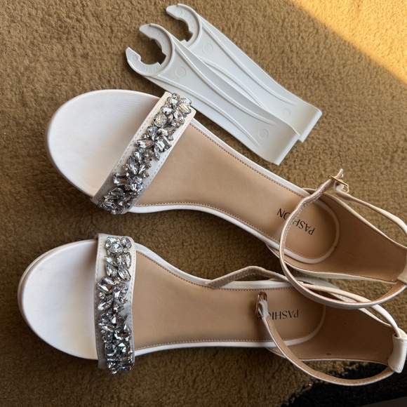 Pashion Footwear Size 8 White Satin Crystal Pashionista no Bow or Flat caps - Picture 3 of 11